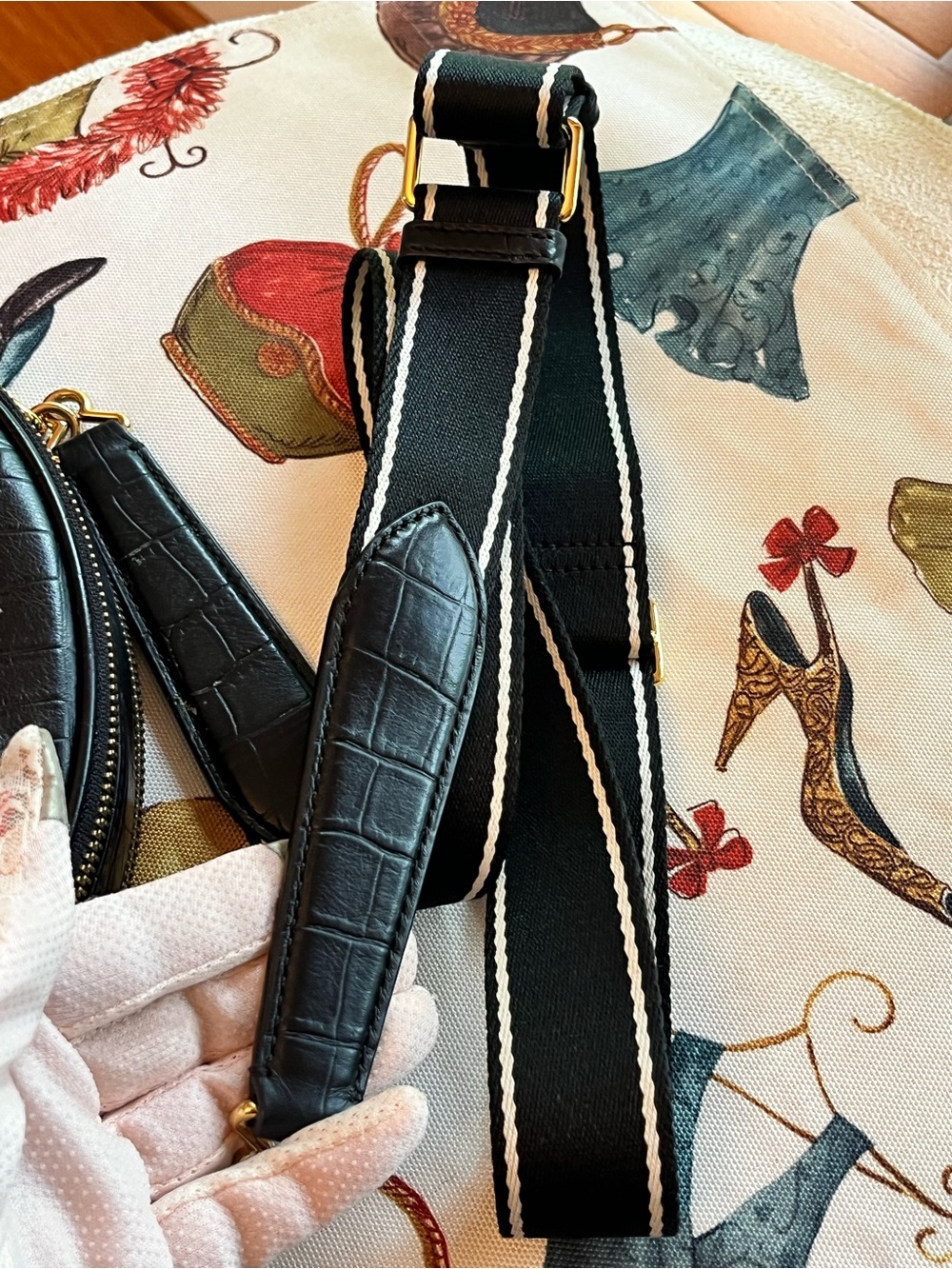 Marc Jacobs Black Rewind Croc-Embossed Oval Crossbody Bag w/Gold Hardware (EUC) - Picture 10 of 14